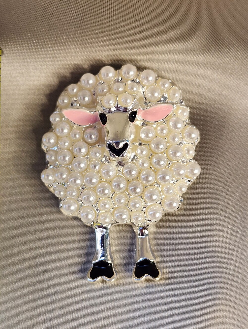 ✨️🐑 Adorable Silver Tone / Pearl Sheep Brooch Pin